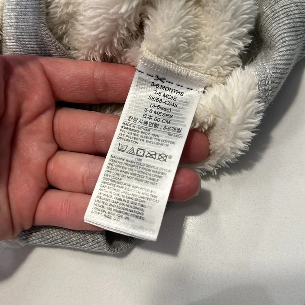 Gap baby teddy bear joggers & sweatshirt gray & white cream size 3-6 months 🤍🩶